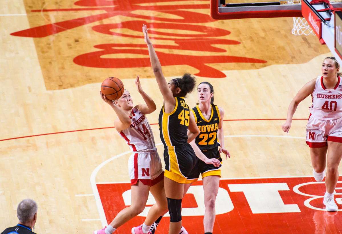 02_Callin Hake_WBBvsIowa0211
